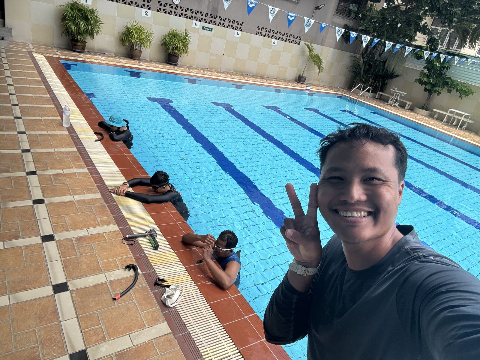 Instructor and students during freediving pool training